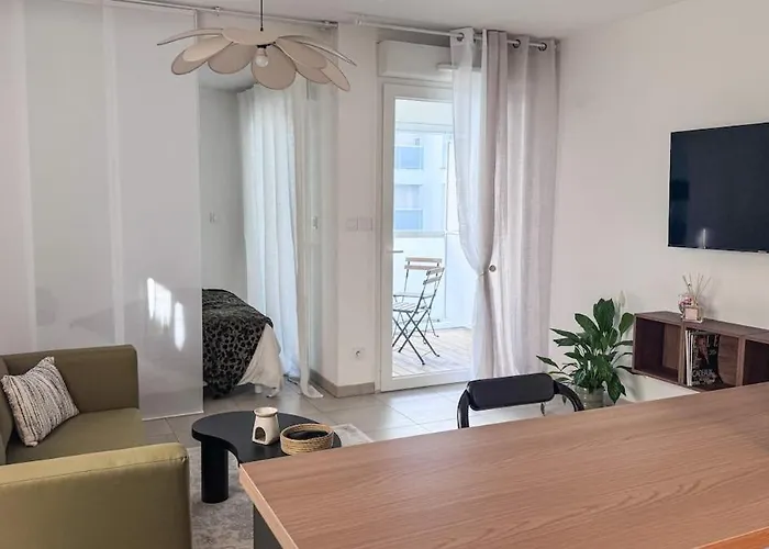 Recent Avec Terrasse Airbus Aeroport كولومييه