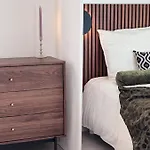 Récent Avec Terrasse Airbus Aéroport Appartamento *